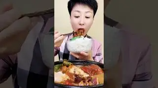 Boiled pork thigh with a special sweet and spicy taste