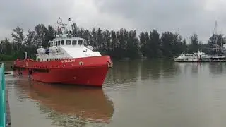 Fast Crew Boat leaving Miri Marina Terminal Coco Cabana