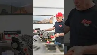 Выравнивание упорных подшипников с коленчатым валом и коренных крышек с блоком двигателя