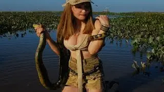 Wow! Brave Beautiful Girl Catch Water Snake.How To Catch Snake In My Village of Cambodia