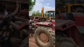 massey Ferguson 241 di tractor trolley tilted one side 🥺 jcb rdx helped to get out of it 🌝 #jcb #jd
