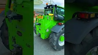 Big tractors #bigtractors #bigtractor #bigtractorpower #powerfultractor #london #uktractor #loader