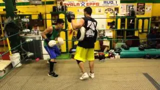 san antonio Prospect Johnny Moreno works the mitts EsNews Boxing