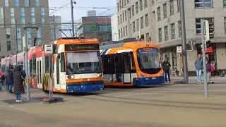 Straßenbahnen am Mannheimer Hauptbahnhof (5634 zögert mit der Weiterfahrt)