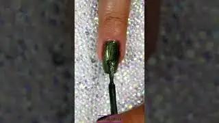 Chameleon Coat live swatch 💚 #shorts #holotaco #nailart