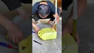 DIY Dustpan: Cleverly repurposing a discarded plastic jug &mdash; simple and practical!