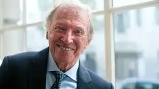 Tommy Steele, 88, Lives Differently Than You&rsquo;d Expect &mdash; See Inside His Life Now