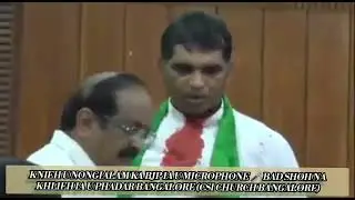 Knieh u nongialam ka BJP ia u microphone 🎤 bad shoh na khlieh ia u phadar Bangalore.