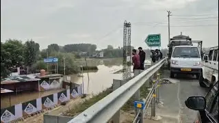 #WATCH | Jhelum embankment breached at Shalina; Srinagar admin urges evacuation from 7 areas