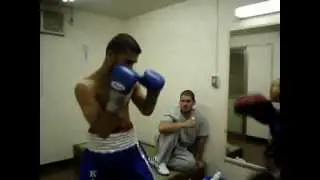 SKINNY HITTING PADS WITH BILLY BEFORE FIGHT IN JAPAN - BODYPUNCH BOXING GYM