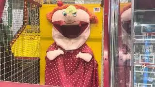 smart industries 1990 Feed big Bertha arcade at joe’s Playland (Muted)