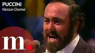 Luciano Pavarotti in a legendary performance of Nessun Dorma in Hyde Park
