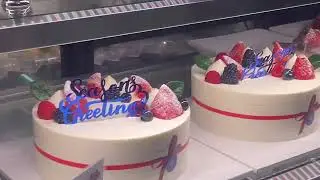 Holiday Cakes at the Store | Christmas Cake #viralvideo #viral #christmas #holiday 