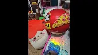 Zura Max Snacks Lego Pizza !