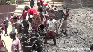 Peeri pokhar 2015 07 01 Priya Kund Ki safai by MaanMandir devotees
