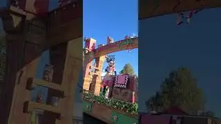 Disney #Disneyparade #ChristmasDisneyparade #Raw #unflirted video. #onceuponatime#Disneymagickingdom