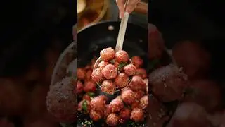 Try these Poha Veggie Bites for your breakfast or kids lunch box. Serve with your favourite chutney.