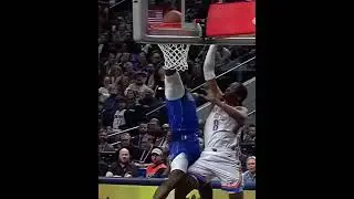 Omax Prosper with the SLAM 💪 after a STEAL by Spencer Dinwiddie 👌