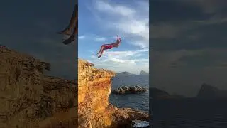Cliff jumping in Ibiza 17 meters