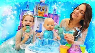&iexcl;Maya y Lina se visten como Elsa! Juguetes para beb&eacute;s