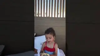 Cristiano ronaldo's daugther telling him she loves him. te amo papa.