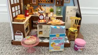 Making Mini Cakes! 
