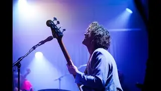 SOMS BREEKT ER EEN HART SOMS BLAFT ER EEN HOND - SPINVIS Live @ Radio 1 Sessie