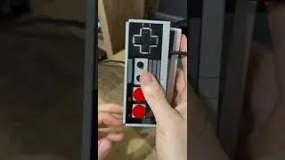 Настоящий контроллер NES в сравнении с версией Lego