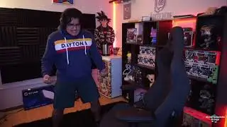 El Loco del Colchon destruye la galaxia en directo I No clickbait