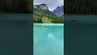 Canoeing on EMERALD LAKE (Canada)