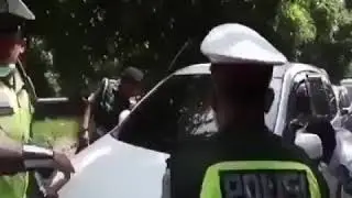 Pengendara xenia kabur dari razia