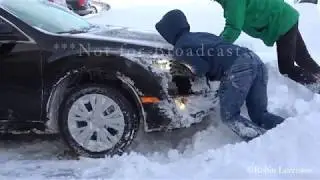 01-22-2018 Goodland, KS Snow Drift Cars Digging Out