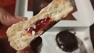 Walmart raspberry fill donut 🍩 review