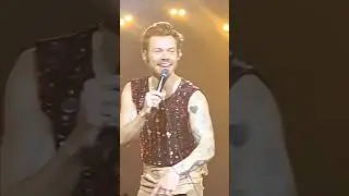 Harry being harry💚#harrystyles #harries #haroldshipman #harold #larrystylinson #larriera #loveontour