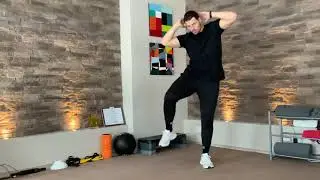 HomeWorkouts-CYG: Performing Standing Side Crunches