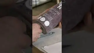 Hier entsteht eine wundersch&ouml;ne Taufkerze😍 #kerze #taufe #dekorieren #satisfyingvideos #handmade