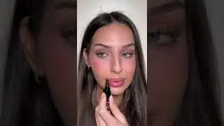 REVLON GLASS SHINE - BEAMING STRAWBERRY