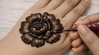 &ldquo;Stunning Back‑Hand Mehndi | Bold Floral Design Tutorial 🌸&rdquo;