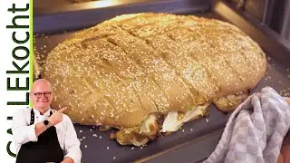 Fladenbrot auf Speck und Kohl gebacken. Einfaches Brotrezept