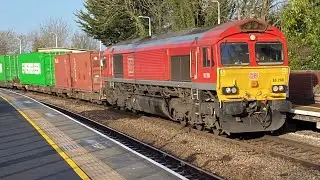 Northern trains meets DB cargo 158869 1L56 calls at platform 2 then 66206 arrives 11;44 8/12/2025