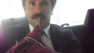 Tulumcu Engin Kumbasar (hem soyluyor hem caliyor)