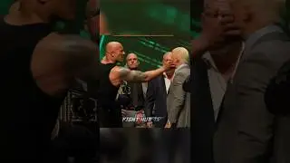 Рок даёт пощёчину Коди Роудсу на старте Wrestlemania XL!