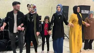 Ne kadarda güzel halay çekiyorlar en az 50 defa izledim