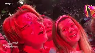 Karneval Weiberfastnacht in den WDR Arkaden 2023