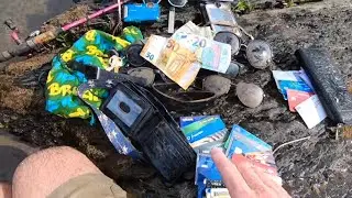 River Treasure! Who Carries 16 Credit Cards??? Cash Edition