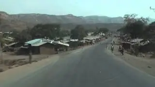 Ethiopian border - Road and villages after the border crossing in Ethiopia