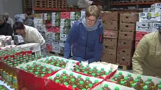 GODELMANN unterst&uuml;tzt die Johanniter Weihnachtstrucker - Unsere Packstrasse