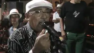 Ze galdino no ensaio do beija flor