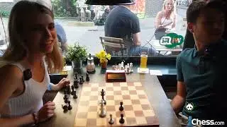 ANNA CRAMLING plays in a CHESS BAR in Amsterdam