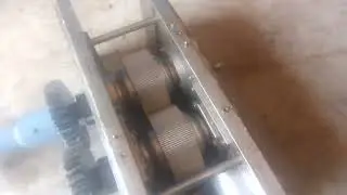 Tablet mixing roll compactor service and new roller